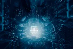Digitální síť se symbolem zámku představující ochranu dat a blockchain.