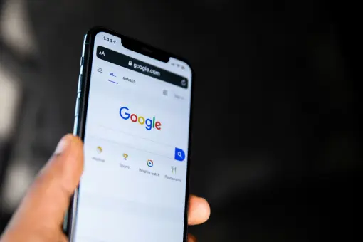 Google dostal pokutu 403 milionů eur za zpracování lokalizačních údajů