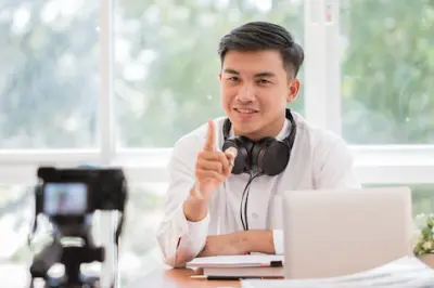 Finfluenceři pod lupou: jak může příspěvek na sítích spadat pod MAR