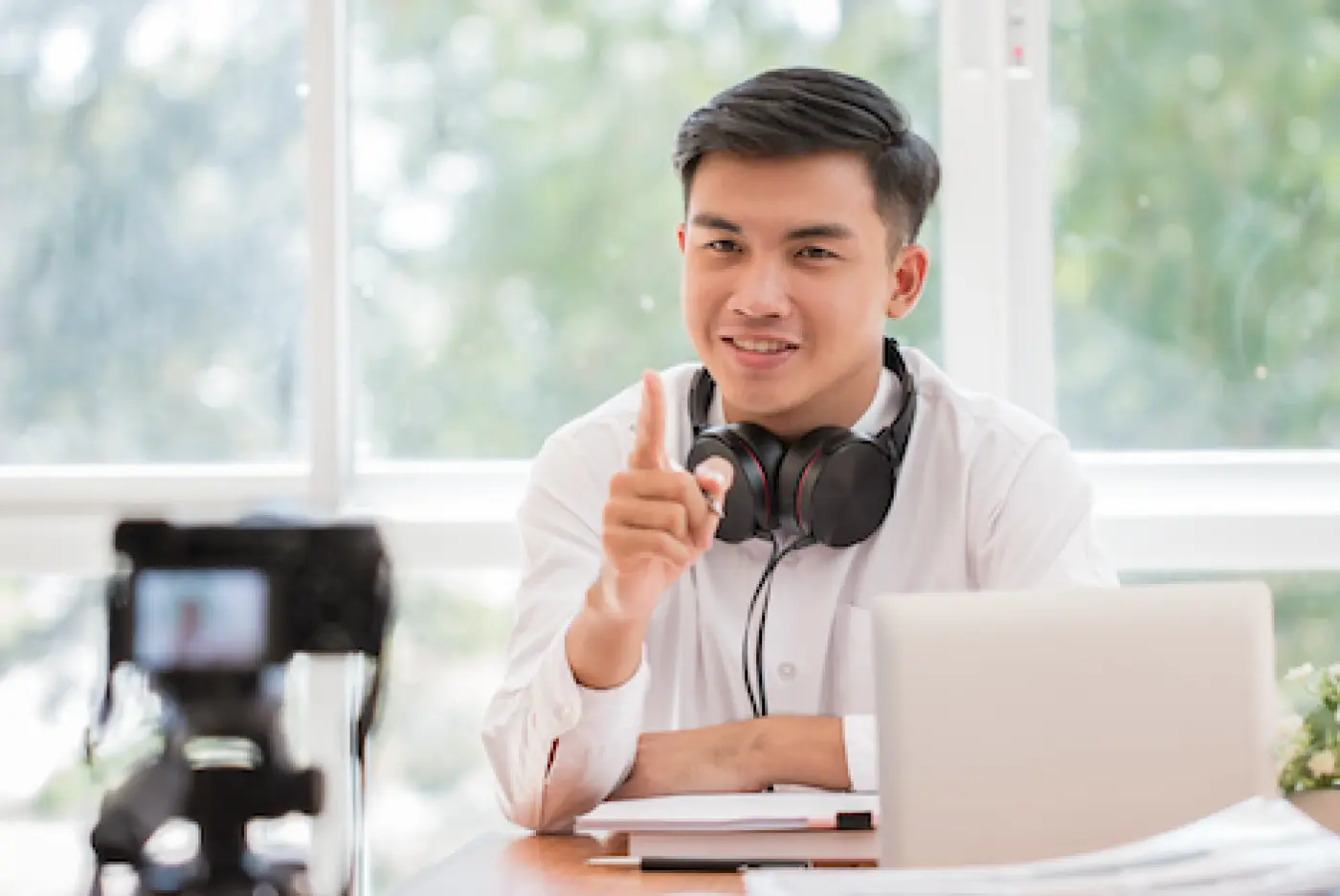 Finfluenceři pod lupou: jak může příspěvek na sítích spadat pod MAR