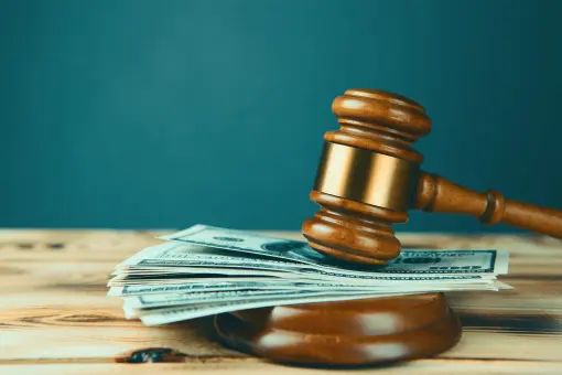 Rumunský úřad pro ochranu osobních údajů udělil pokuty za úniky dat, nadměrný sběr údajů i nevyžádaný marketing